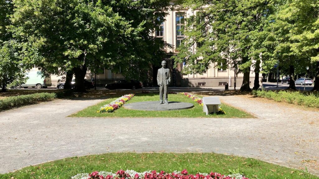 Peeter Põllu monument