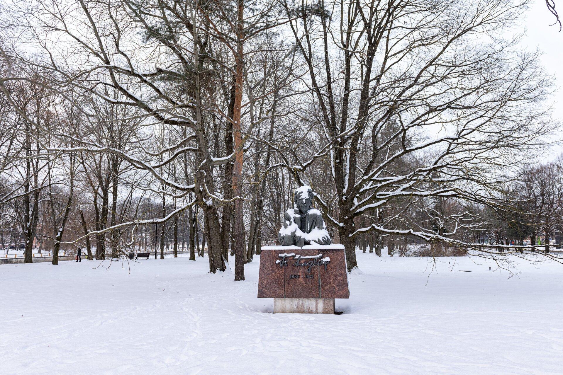 Friedebert Tuglase monument