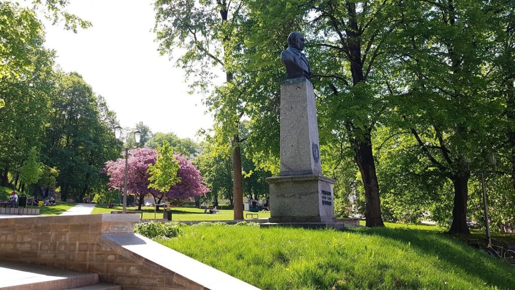 Nikolai Pirogovi monument