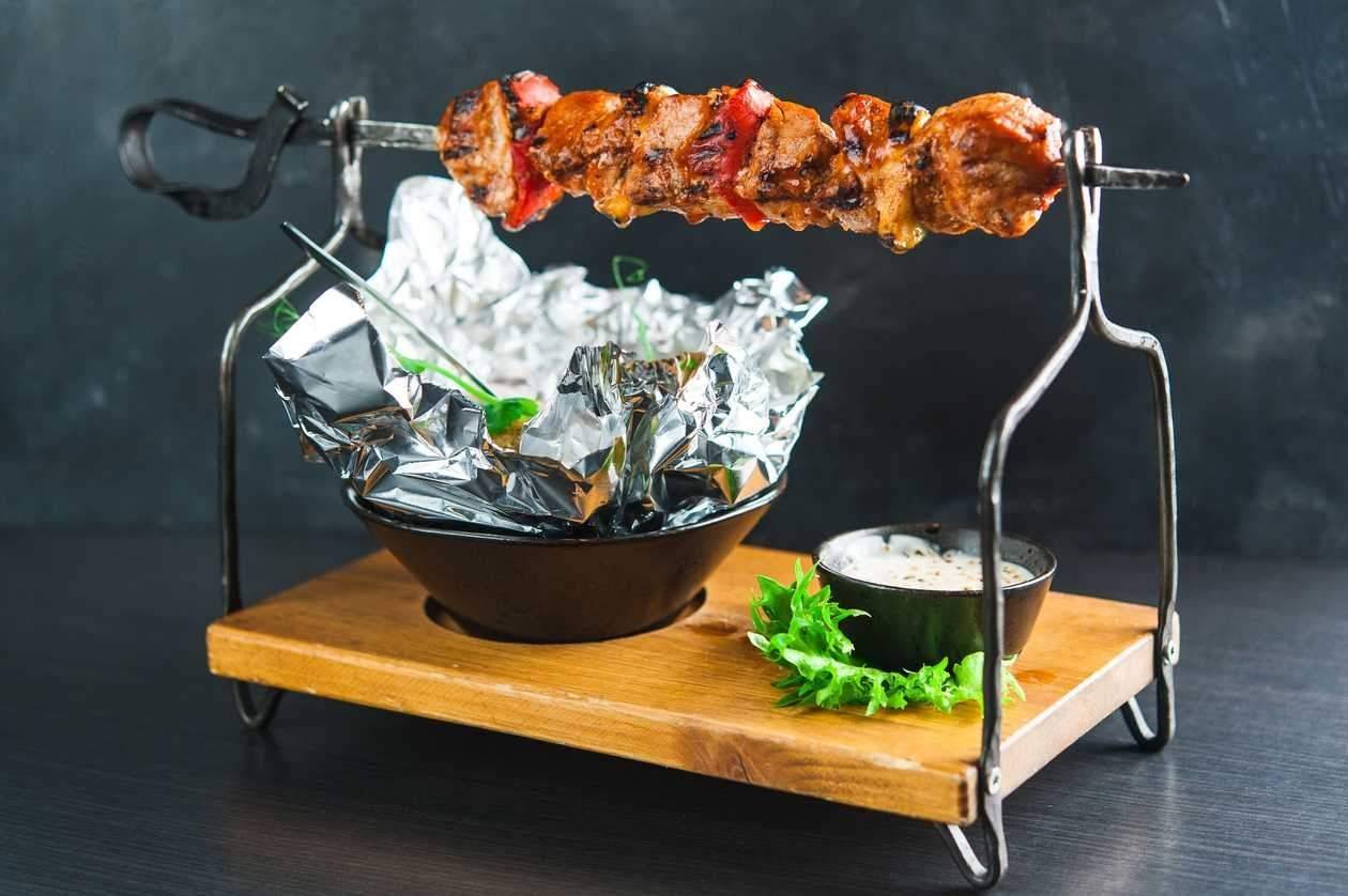 Grillitud seasisefilee šašlõkimõõk + Friikartulid